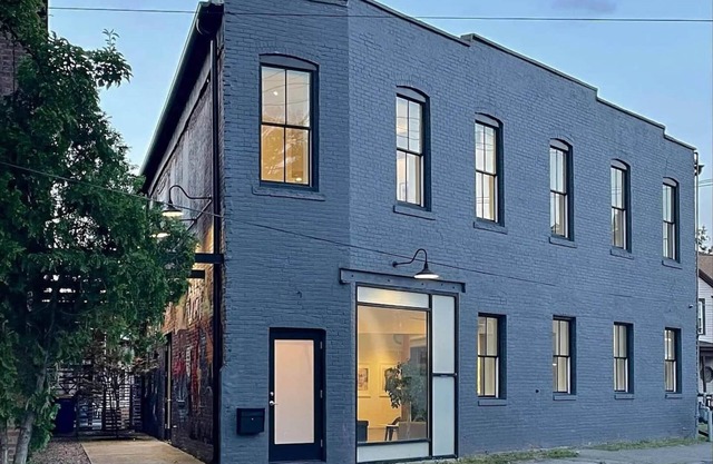 Artist's Loft steps from UPAC!