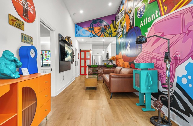 Artistic Retreat 10 min to Airport & near Downtown