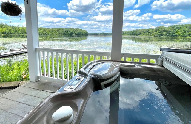 Artist’s Lake House- SUMMER SPECIALS!