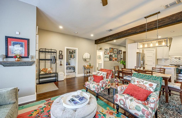 Artsy Bungalow with Yard in Dtwn San Antonio