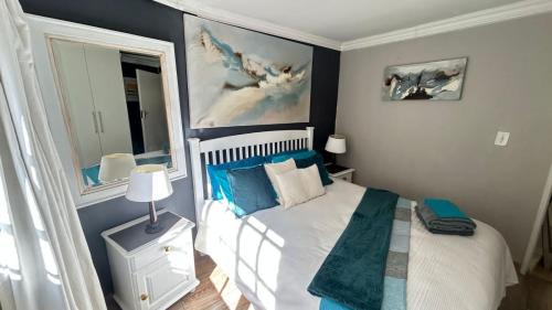 Artzys private Flatlet 1km to Olivedale Clinic