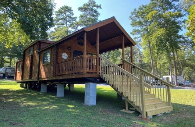 Serene 1BR Cabin Near NC Zoo | Loft & Water View