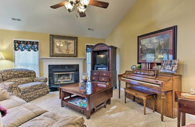 ¡NUEVO! Asheville Area Home w / Patio-11 Mi a Biltmore