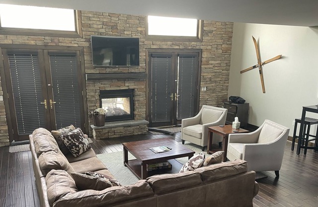 ASPEN EAST - 4 Bedroom 4 Full Bath Villa - WALK TO TOWN