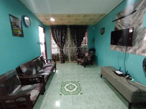 Asyun Homestay 2 Taman Desa Putra Kuala Terengganu 3 Bilik Aircond UniszaUmt 9km Muzium Gong Badak 4km Masjid Kristal 3km