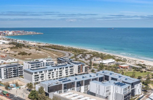 AT THE BEACH - 2bed, 2bath, Fully Furnished.