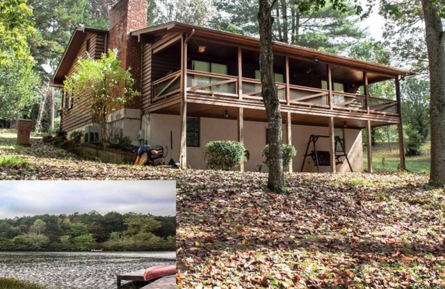 "At Waters Edge" cabaña de 3 dormitorios directamente en el lago con muelle.