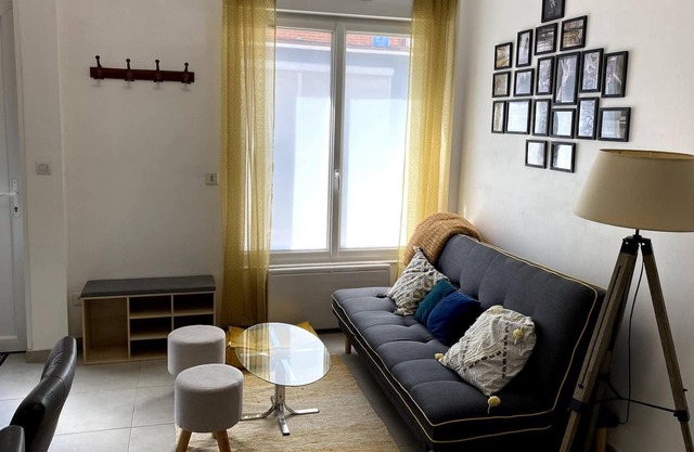 A 4 monedas Conserjería Leroy