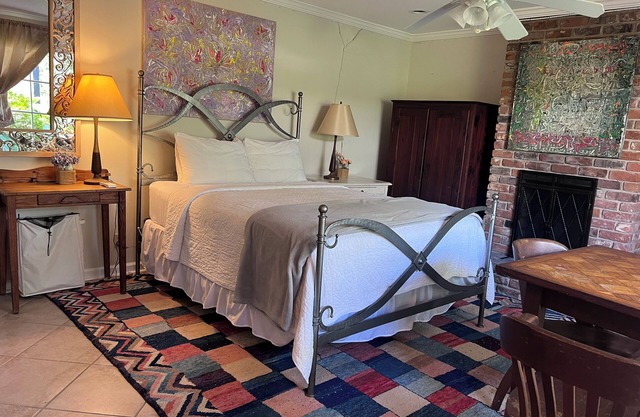 Audubon Park !! Dead end street, Cozy 1-bedroom apartment in awesome NOLA w/ AC