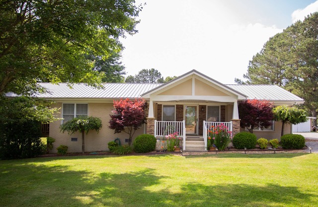 Aunt B's Cottage~~Minutes from Hiking, Kayaking, and Waterfalls