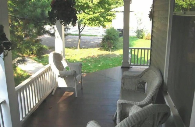 Aunt Jane's #1 Downtown Put in Bay up to 12 guests