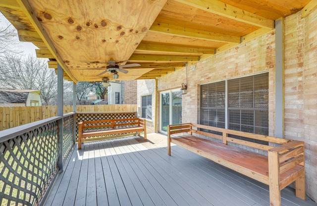 Austin Home w/ Deck - 9 Mi to Zilker Park!