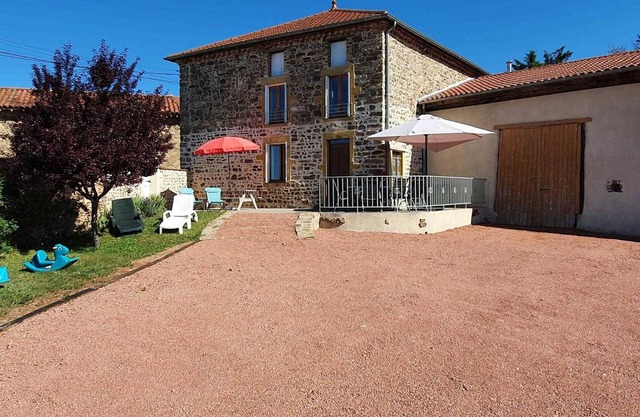 Gran casa de campo con chimenea, jardín y Wifi