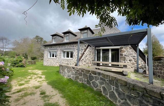 Autenticidad y Confort en la Granja Charmalex con Vista al Campo