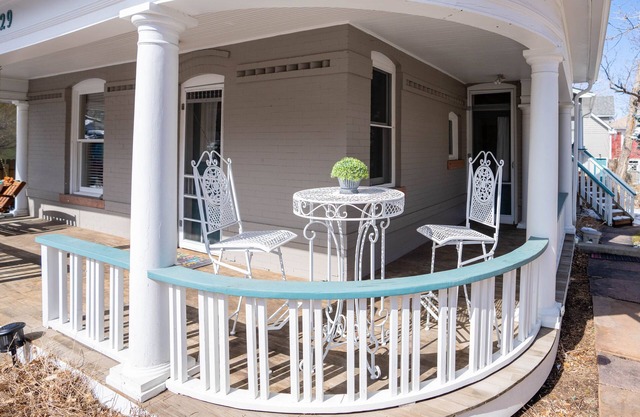 Walk to Pearl St, New, bright- couple work from home or a family-Central AC