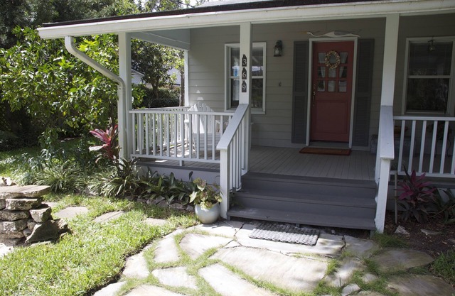 Disponible este abril! Casa de campo clásica de Florida Beach en Atlantic Beach-3 Mo. Min.
