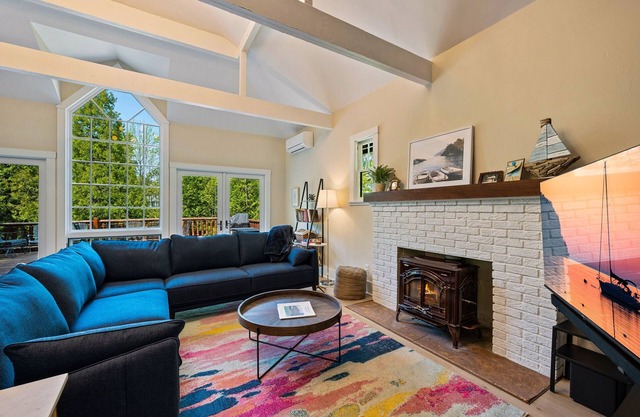 Spacious 4BR Retreat | Walk to Sunsets on the Bay