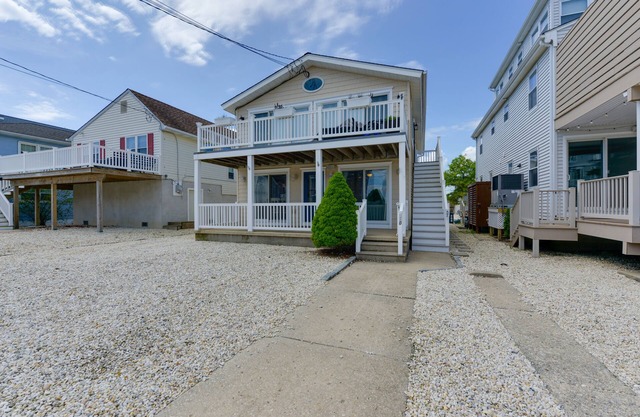Avalon Vacation Rental w/ Porch & Grill!