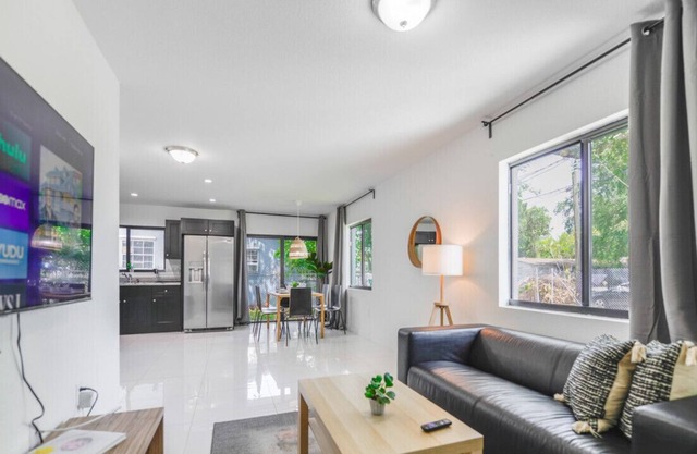 Relax & enjoy in this impressive Duplex