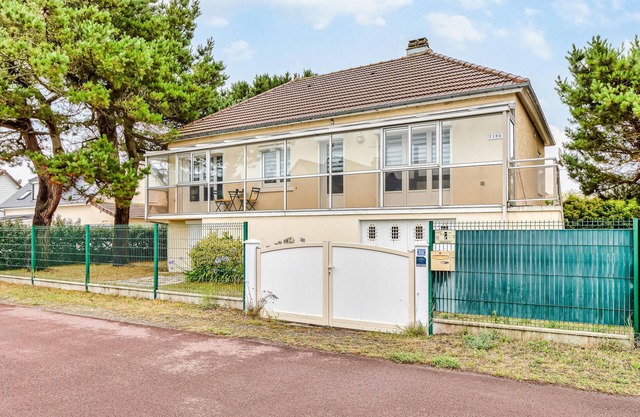 Awesome home in Pirou with WiFi