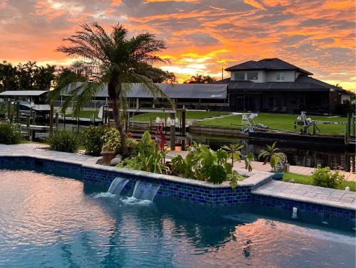 Awesome Location with Dock, Pool, Bicycles & Kayaks