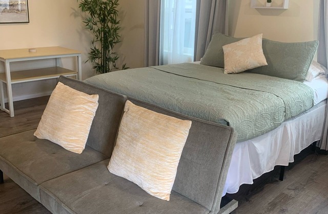 Awesome Studio Near Famous Beaches w/ AC