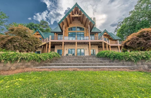 Azalea Retreat- The Lodge by AvantStay | Best View