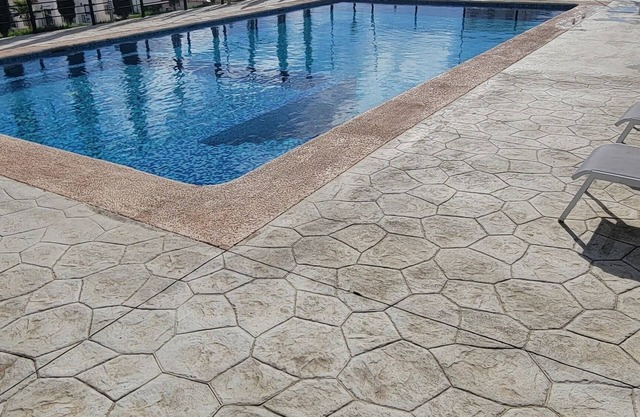 Aztec pent house , Charming 2-bedroom ocean view with pool, AC, WiFi .