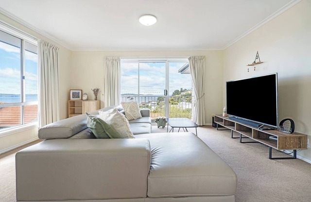 Azure Vista Sunny Escape overlooking River Derwent