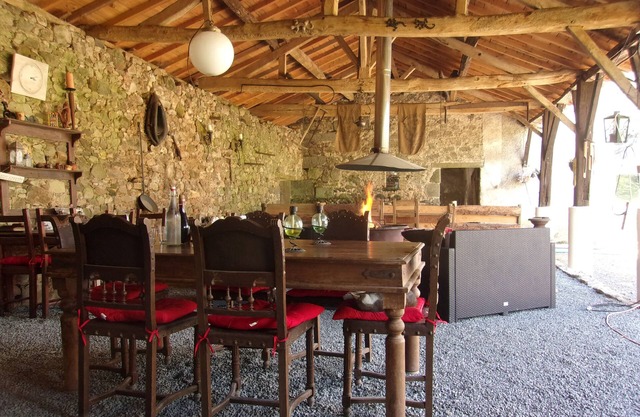 B & B en una antigua granja fortificada francesa + camping básico ofrecido