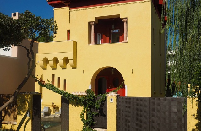 B Residence with pool by JJ Hospitality