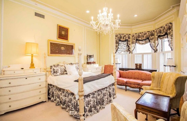 Back Bay Efficiency Unit, Pvt Bath, Kitchenette