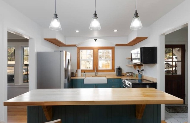 Back Of The Moon Cottage In The Hills