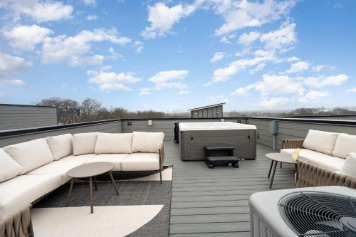 Backstage - 3 units - Rooftop Hot Tubs