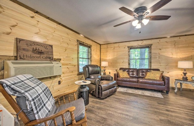 Backwoods Hideout Remote Couples Getaway!