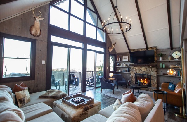 Backyard trail access- AC- Hot tub - EV Charging