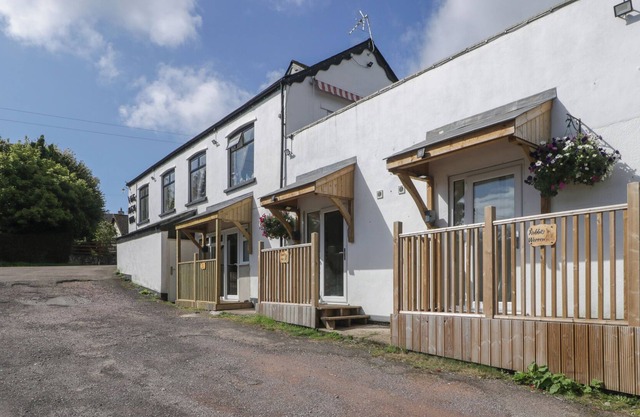 BADGERS SETT, pet friendly, with a garden in Blakeney