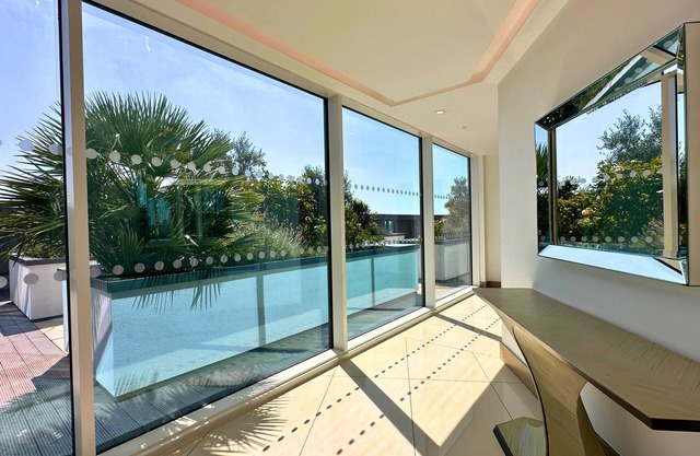 Balcony City Views + Rooftop terrace 1GB Wifi perfect for business travel