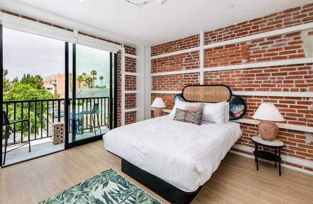 The Brick Boutique Hotel: Balcony Room 305