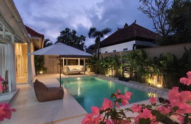 BALI: Seminyak - Beach House - 6/7 pers. -En tranquila - cerca CCES, restaurante