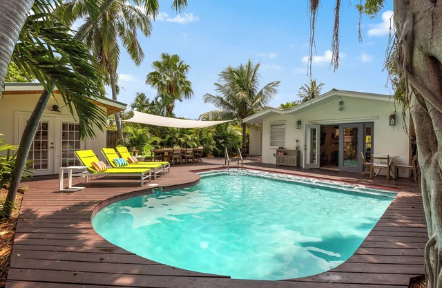 BANYAN ROSE ~ Renovated 4 Bedroom, 2 Bathroom Midtown Home w/ Pool!