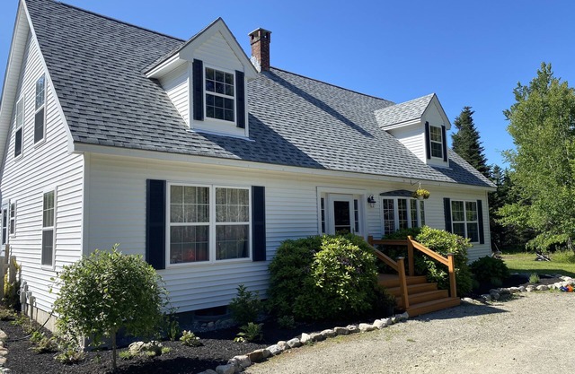 Bar Harbor 5 bedroom 3 bath with hot tub and large backyard