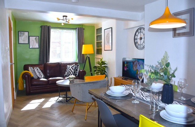 Bard's Nest Scholars Cottage, town centre, 2 bedrooms 2 bathrooms, 5 mins RSC