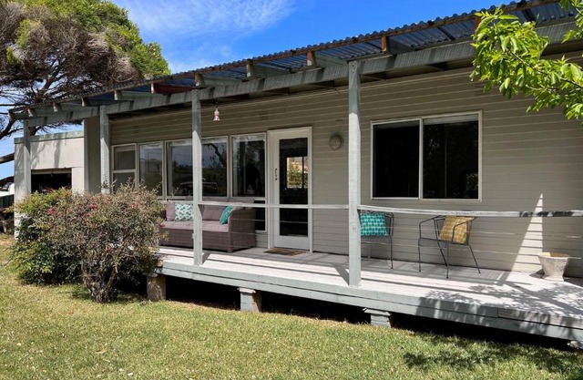Barefoot Bungalow managed by Batemans Bay Accom