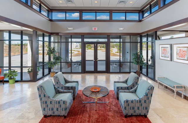 Barefoot Resort & Yacht Club