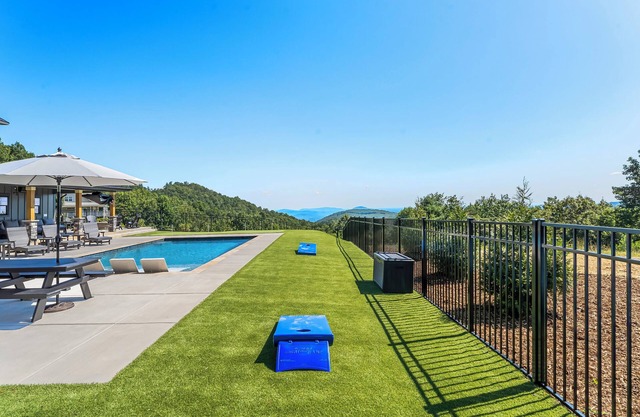 Barndominium w/ heated pool, pickleball, hot tub, great views