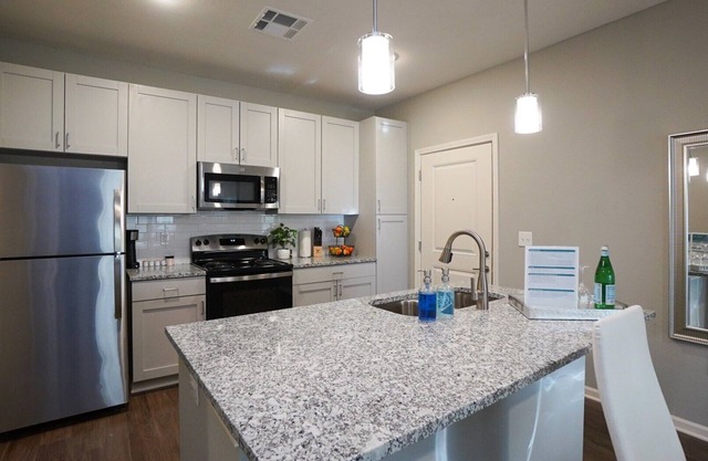 Spire | 2BD/2BA - Dos Habitaciones Piso, Capacidad 4