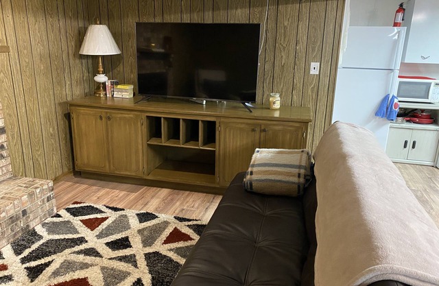 Apartamento en el sótano con entrada al garaje