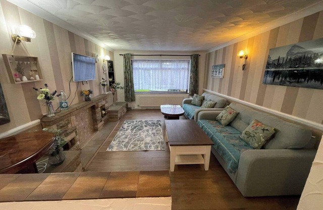 Basildon - Stay 5 - Garden - Parking - Town Centre