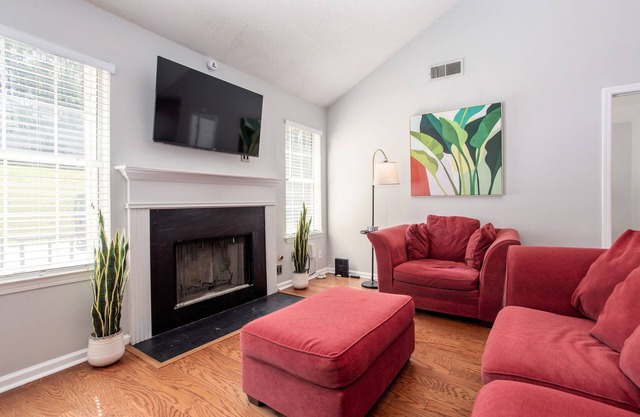 Basketball Court!! Cozy & Cute 3 BR in Decatur